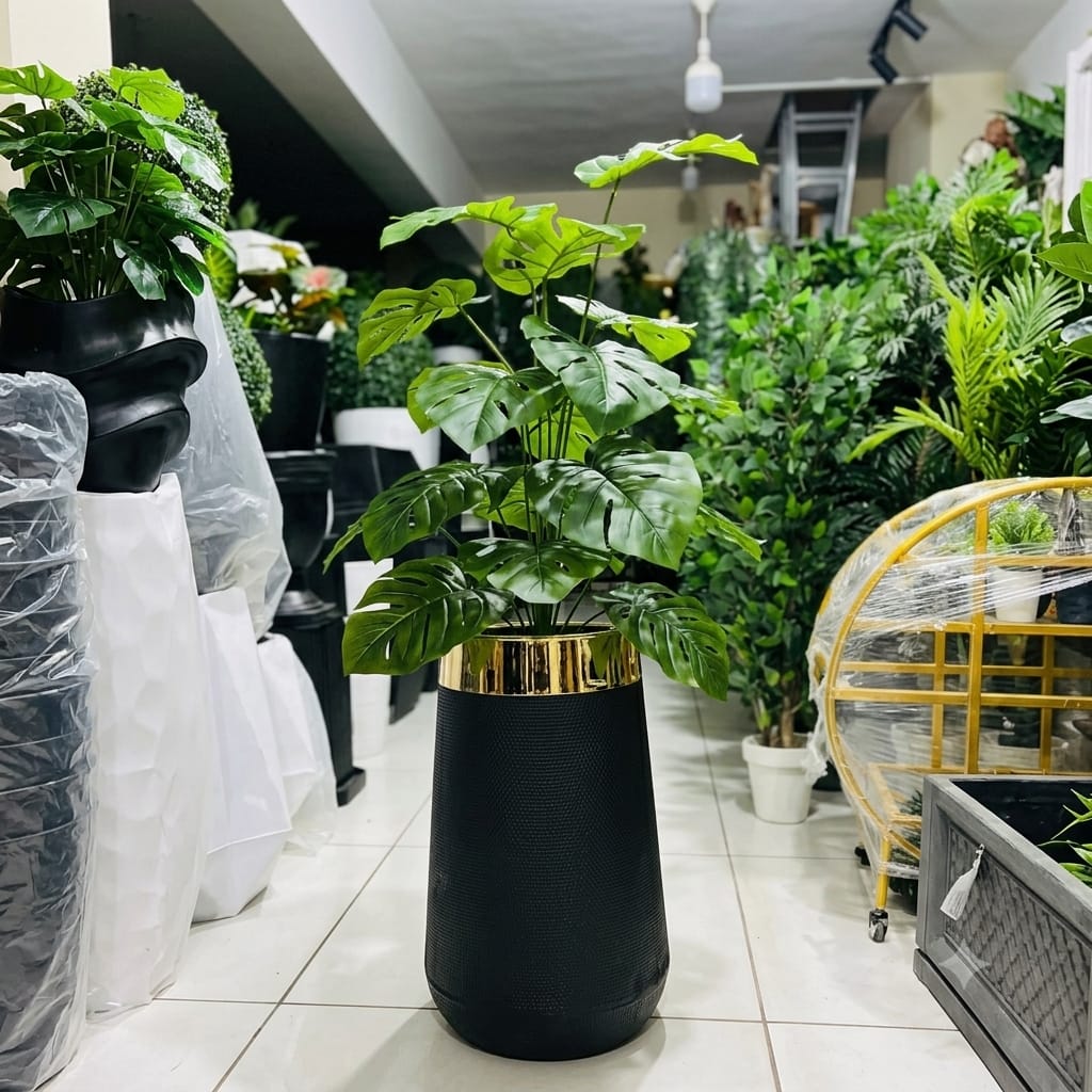 18 Leaves Plant  With Fiber Planter